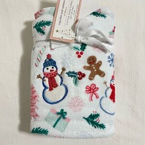 Cupcakes & Cashmere Retro Cute Christmas Hand Towels- Set of 2 NWT